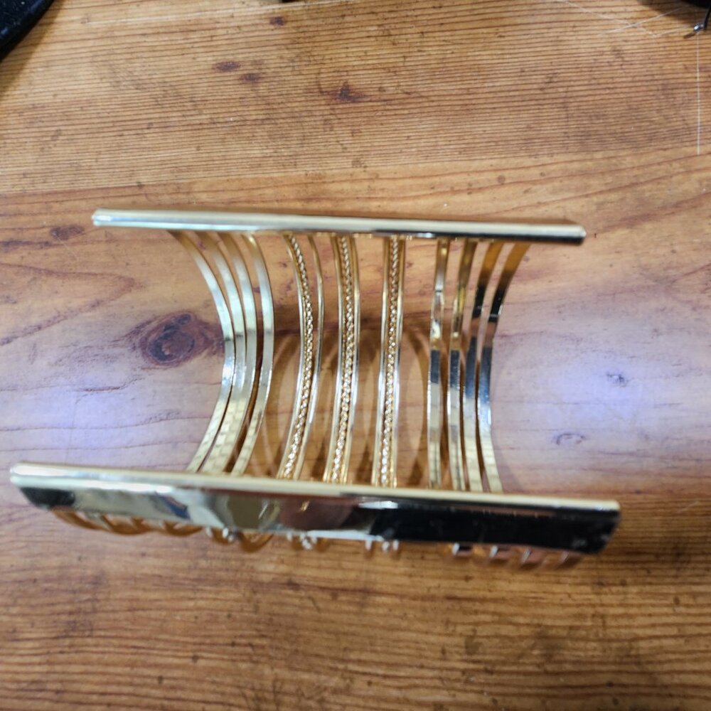 Womens Cuffed Large Bracelet Gold Tone - Picture 5 of 5